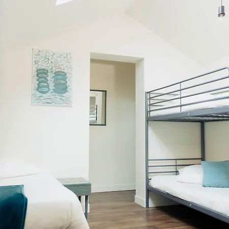 Le De La Gare - De Groupe 14 Personnes Remouille