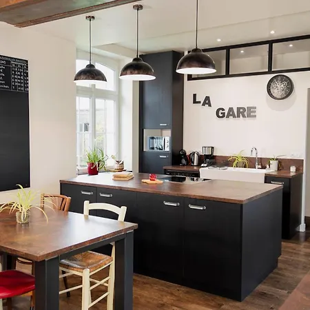 Le De La Gare - De Groupe 14 Personnes Holiday home Remouille