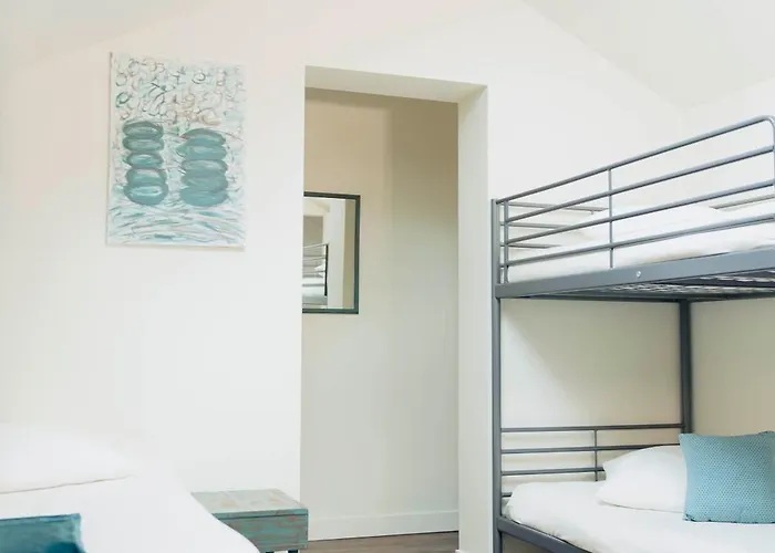 Le De La Gare - De Groupe 14 Personnes Remouille