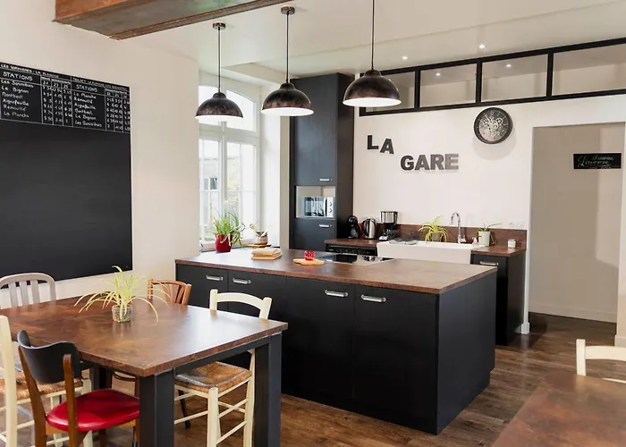 Le De La Gare - De Groupe 14 Personnes 度假居 Remouille